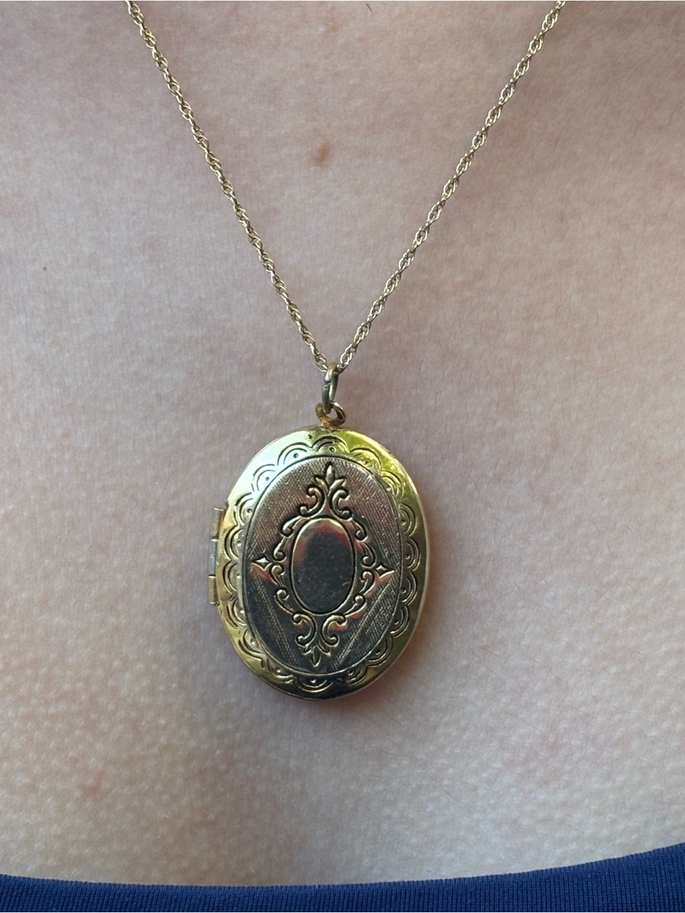 Vintage Gold Tone Oval Locket Necklace Engraved Romantic GF Chain 18”